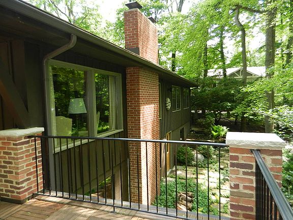 3rd image of 436 Thornewood Dr