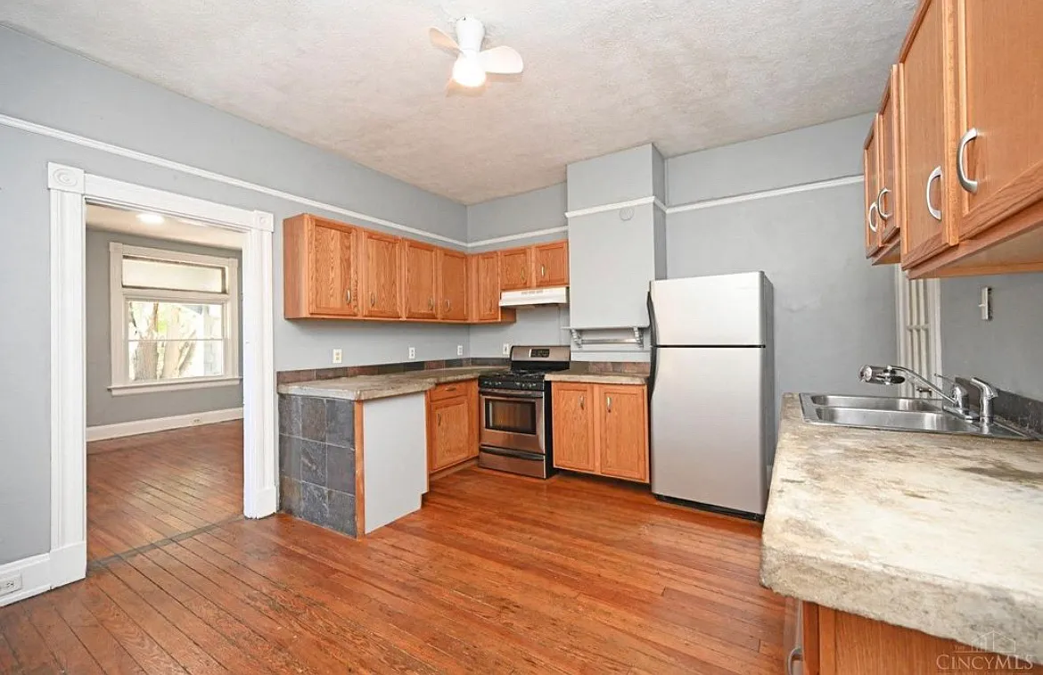 2202 Clifton Ave — Photo 3