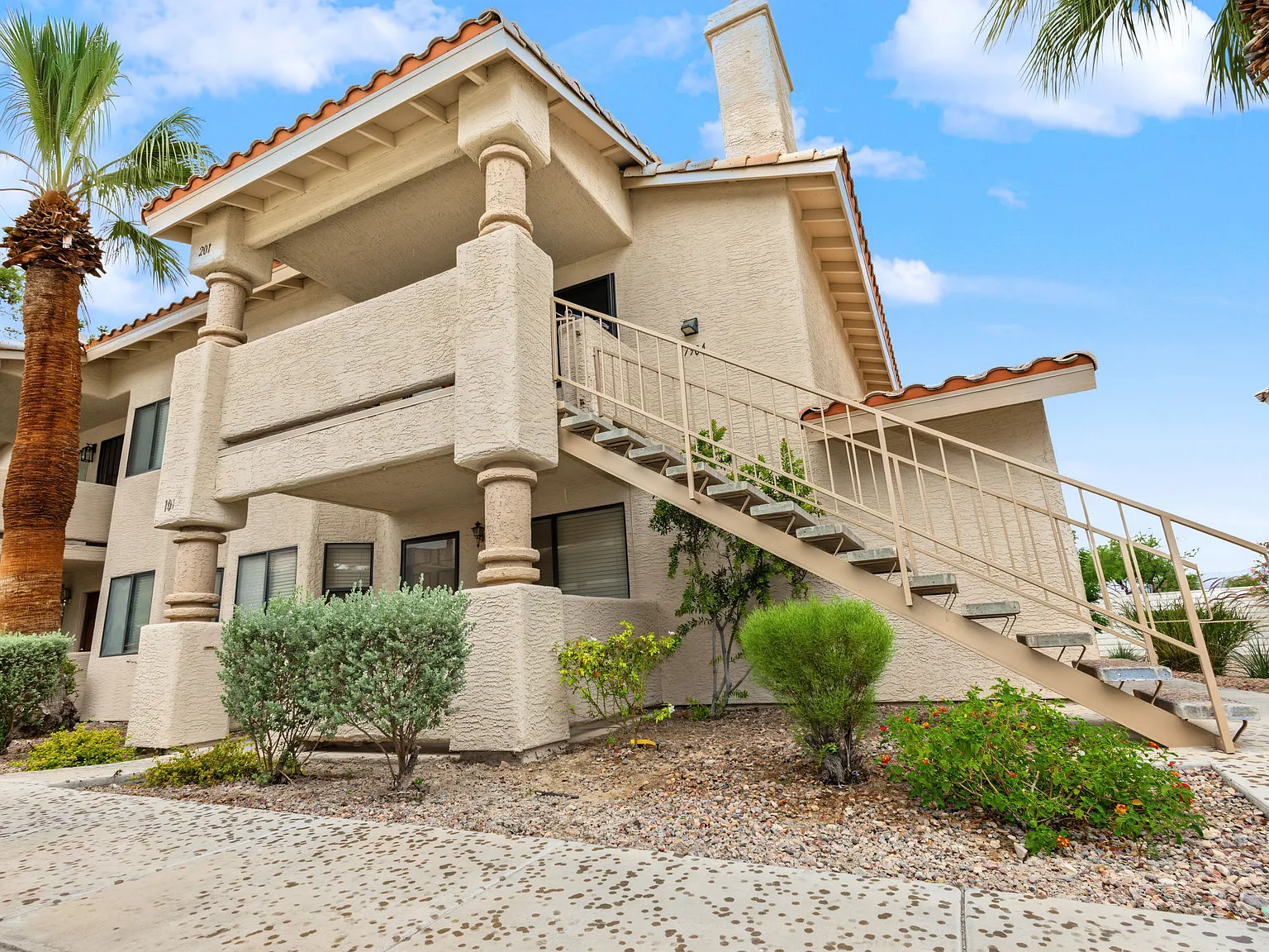 2 bed, 912 sqft, $1,800 — Photo 3
