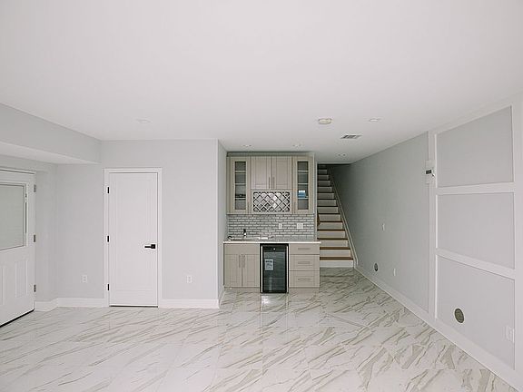 4th image of 28 Cliff St Floor 1