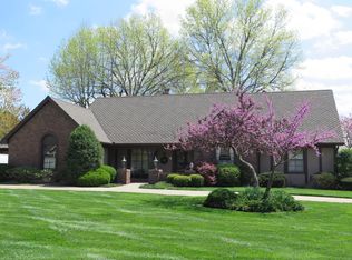 8401 Reinhardt Ln, Leawood, KS 66206