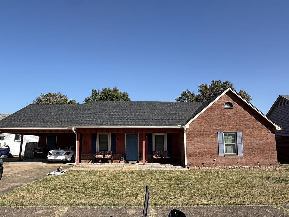 1st image of 211 Cabriolet St