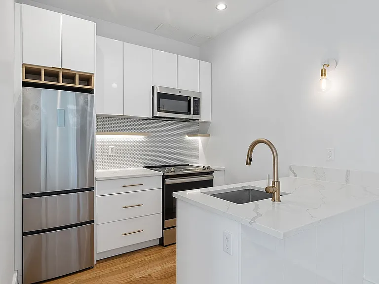 150 Eagle St #3R — Photo 1