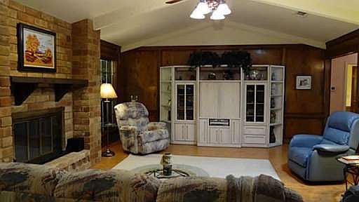 5th image of 130 Oak Grove Cir