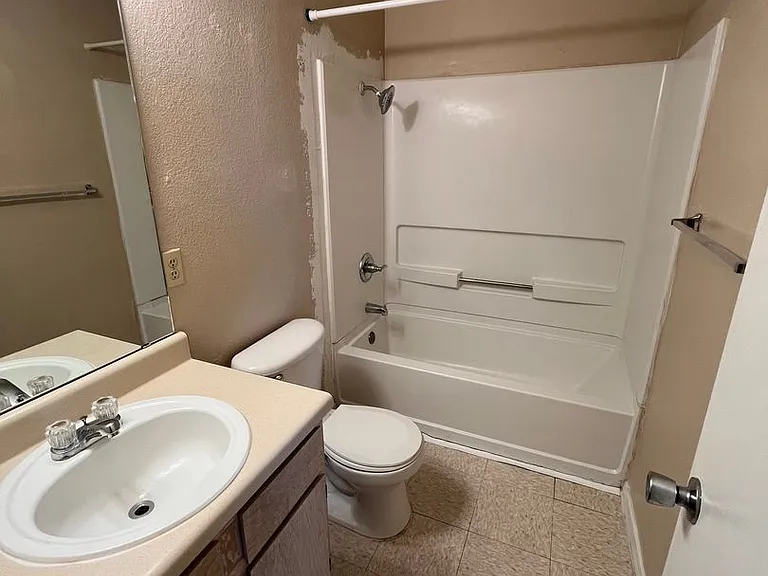 Echols 1500 - Sedona Apartments — Photo 43