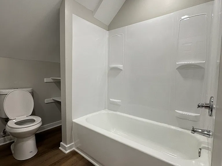 63 E Poplar St #B — Photo 6