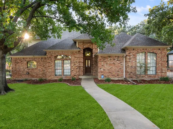 424 Windjammer Ln, Azle, TX 76020