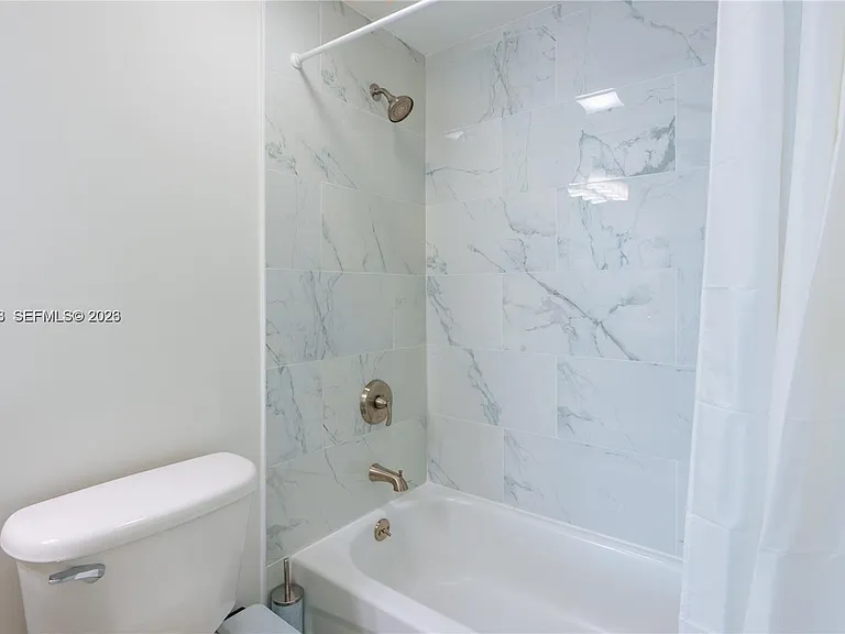1750 N Bayshore Dr #2401 — Photo 24