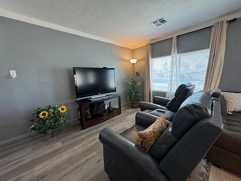 1682 Colina Dr — Photo 6