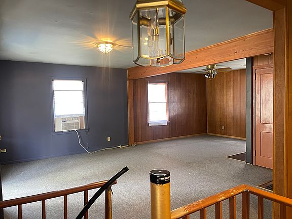 5th image of 384 N Fairground St