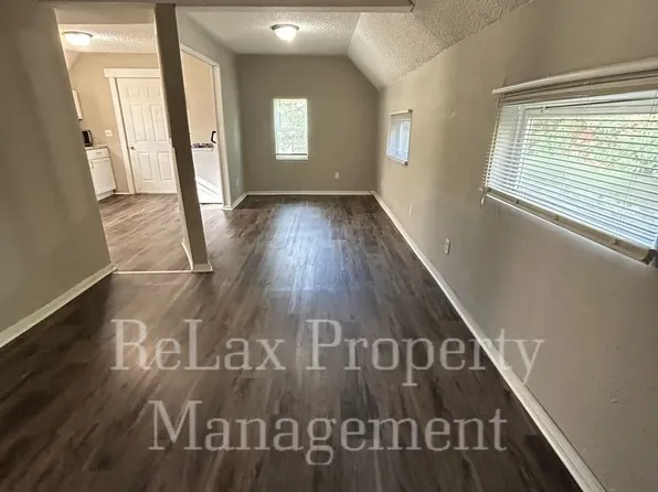 Large 3 Bedroom Apartment, 207 Avon St, La Crosse, WI 54603