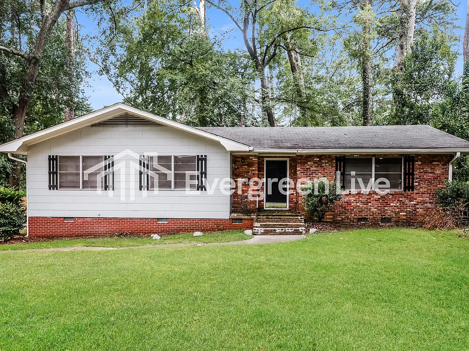 927 Lotus Ave