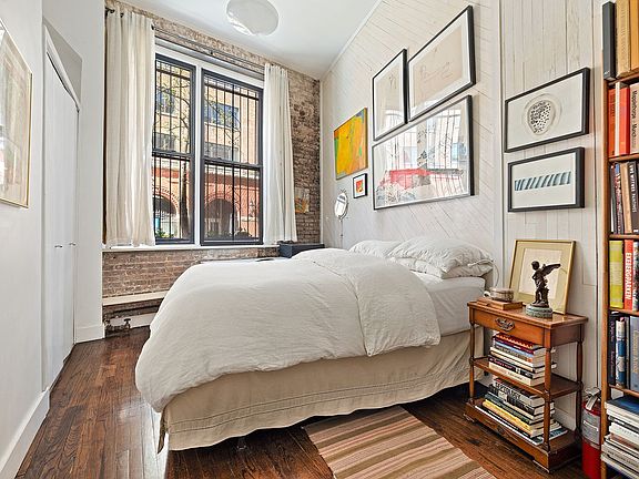 4th image of 260 W 10th St APT 1E