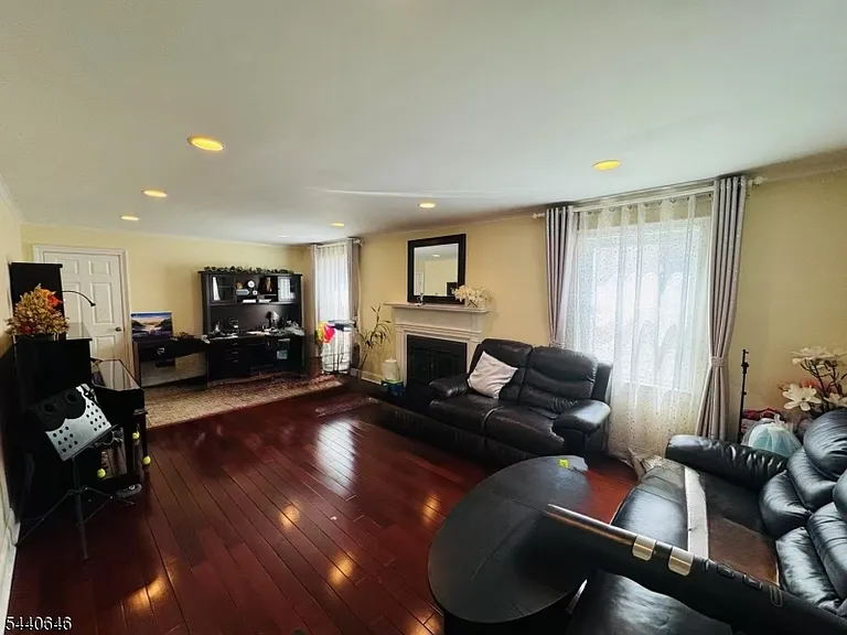 44 Greenwood Dr — Photo 7