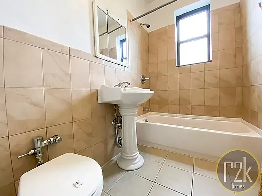 Rented by Realty 2000 Corp | media 18