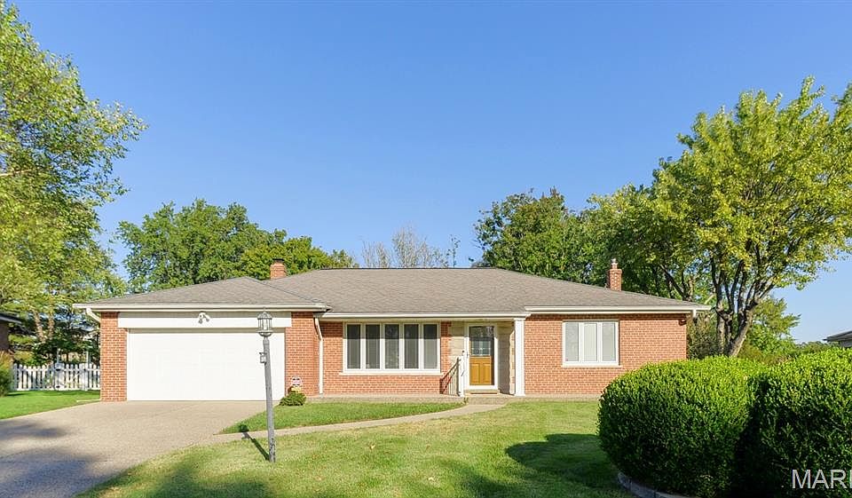 1st image of 10649 W Knollshire Dr