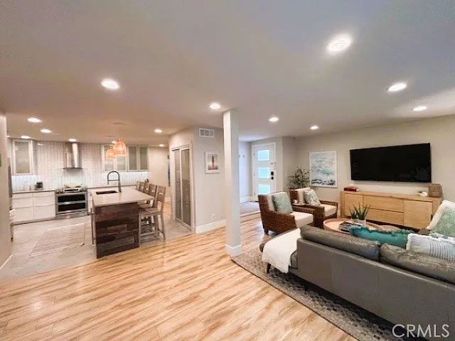 3 bed, 1546 sqft, $5,700 — Photo 2