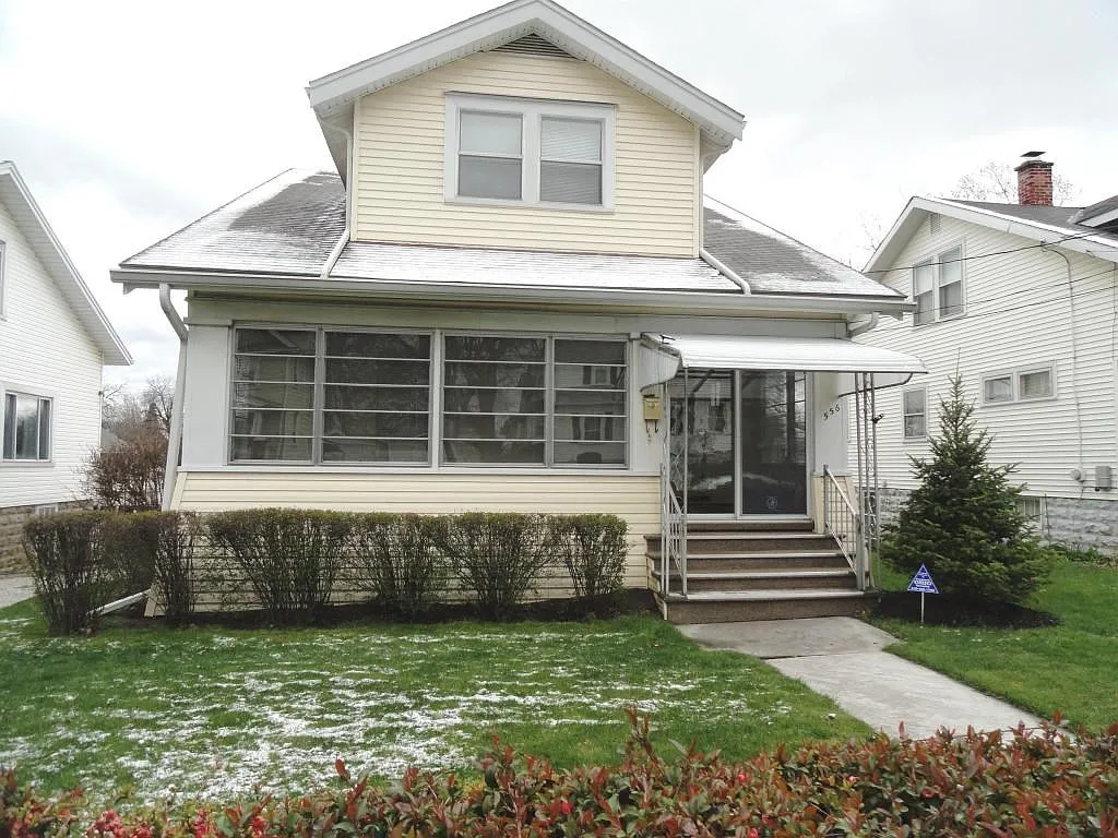 556 Courtland Ave photo 1