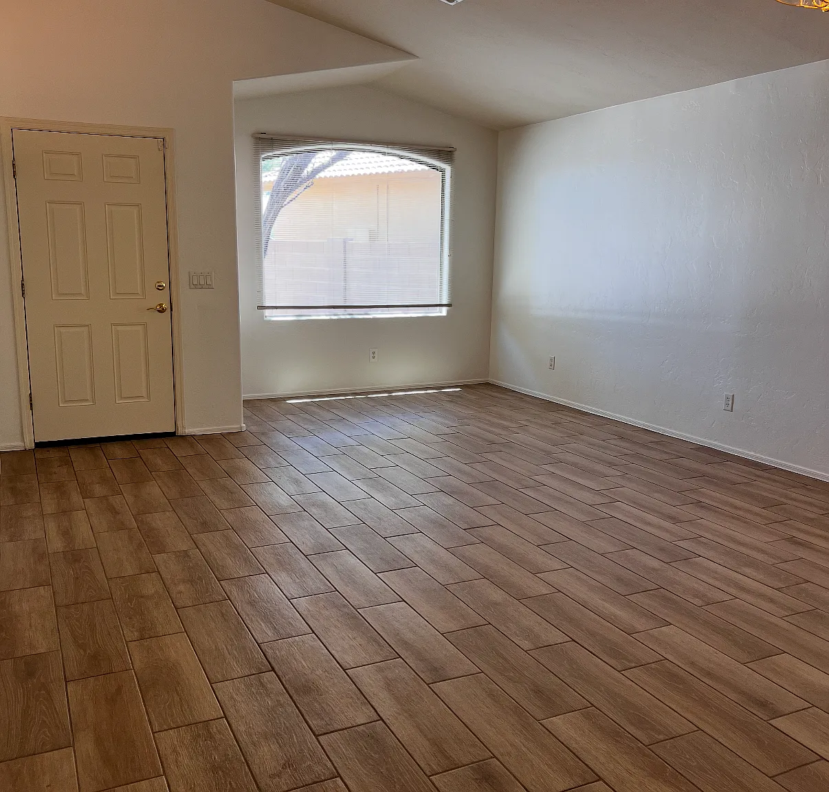 4 Bedroom with Pool — Photo 2