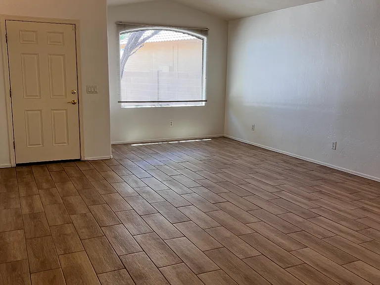5598 W Crimson Bluff Dr — Photo 2