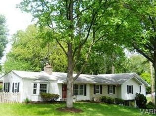 4 Cloverleaf Ln, Ballwin, MO 63011