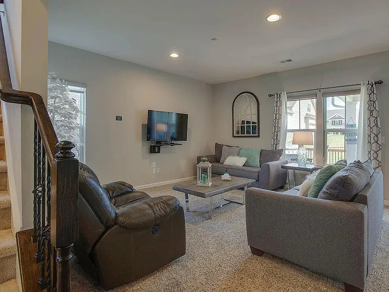 8033 Brookpark Ave — Photo 14