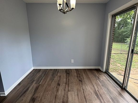 5th image of 713 Woodvale Ave