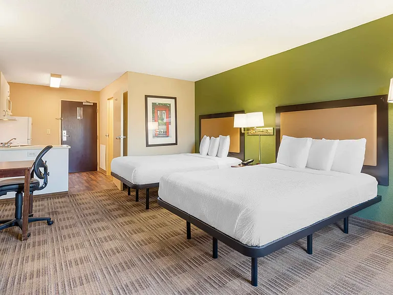 Studio Suite - 2 Full Beds