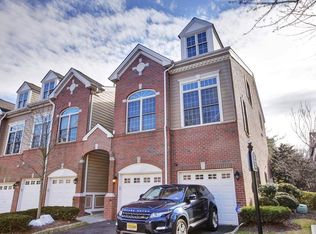84 Lydia Dr, West New York, NJ 07093