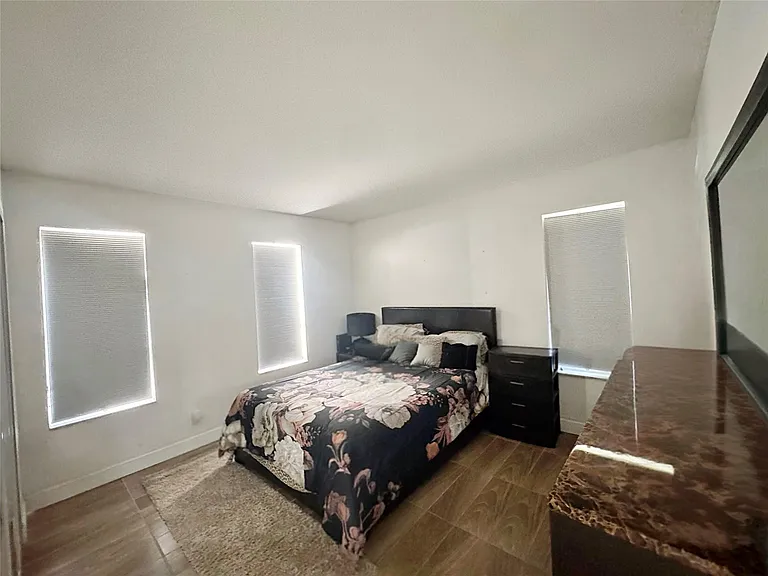 704 NW 3rd Ave — Photo 5