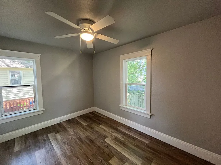 702 S 6th Ave — Photo 11