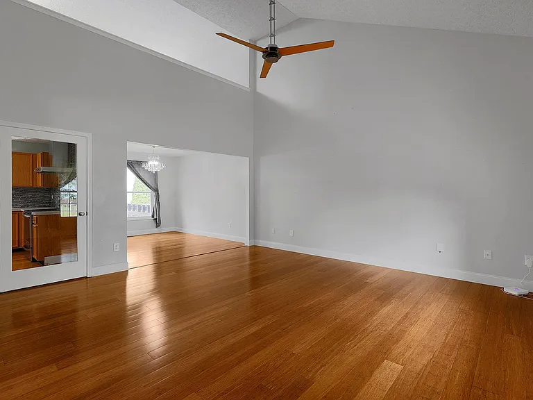 299 Iris Trail Dr — Photo 3