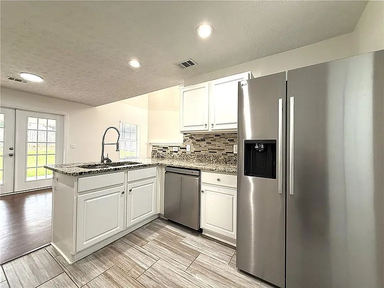 2150 Lexington Ln — Photo 6