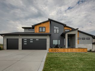 10220 S 183rd Avenue Cir, Omaha, NE 68136
