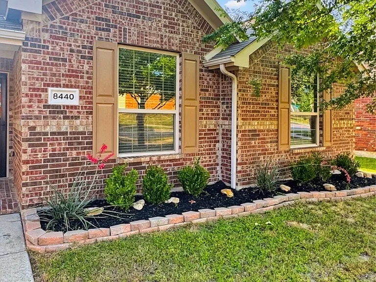 8440 Gentian Dr — Photo 2