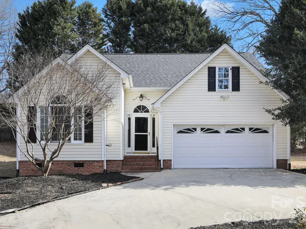 1448 Rainforest Ct, Gastonia, NC 28054