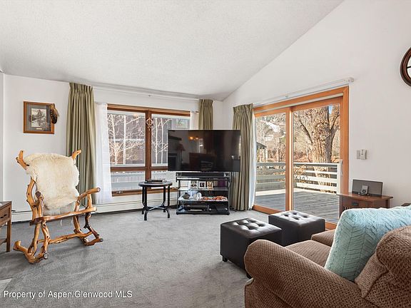 4th image of 534-536 Spruce St Unit 1-2