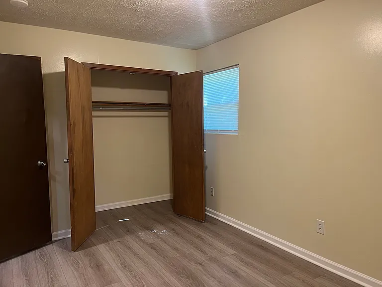 220 Rustwood Dr — Photo 8