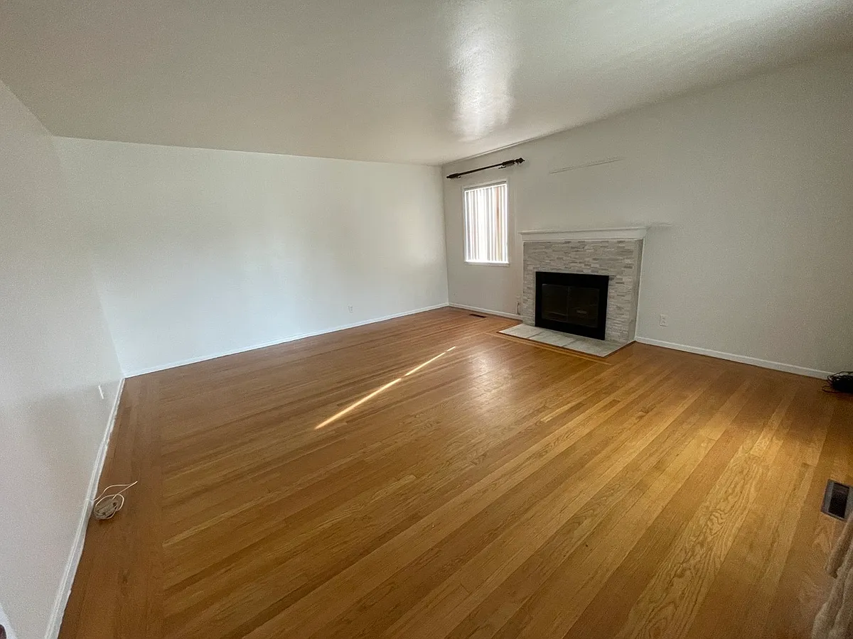 Building Photo - 15757 Connolly Ave #A