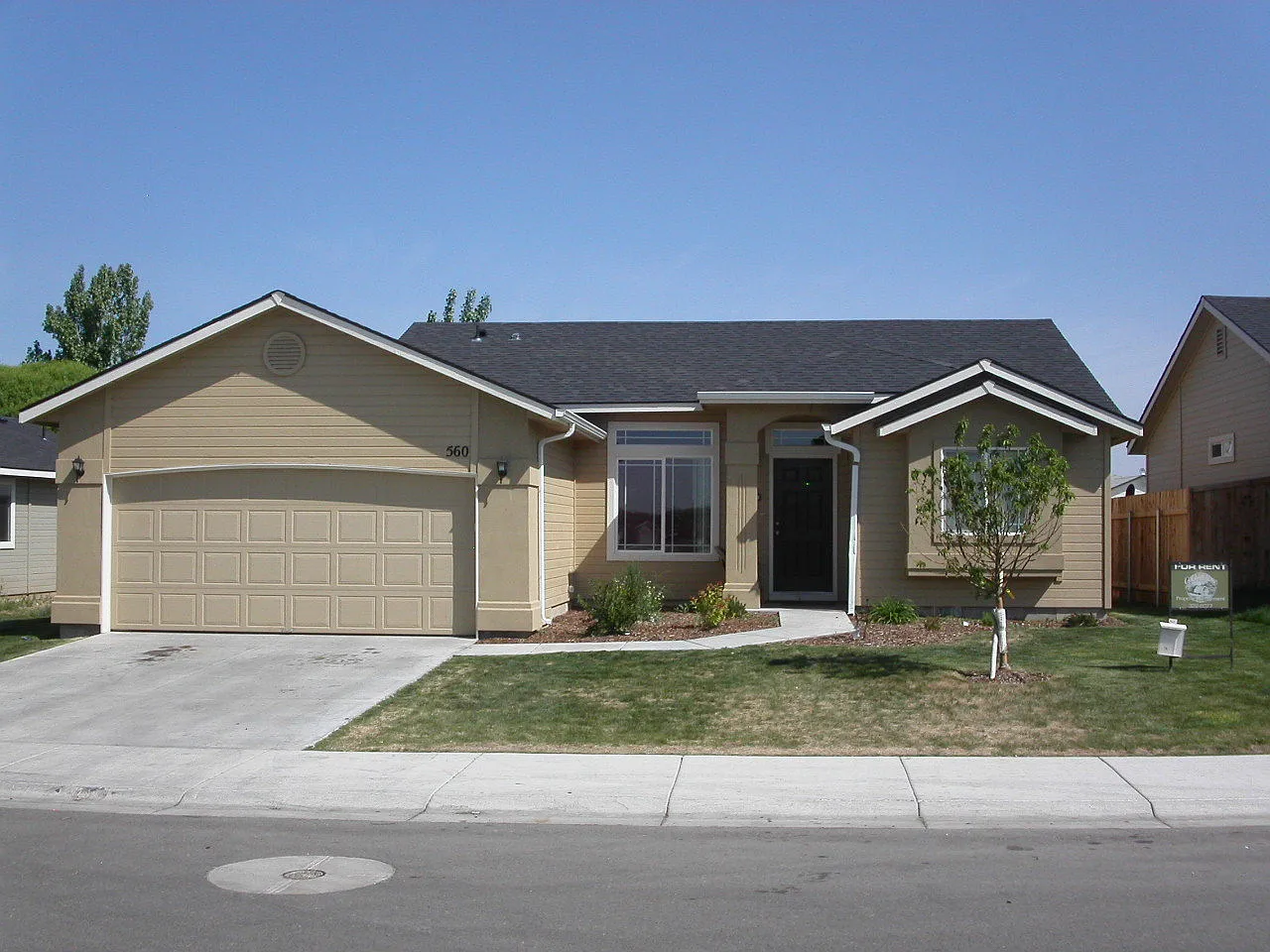 560 Blue Heron | Stylish 4 Bedroom/2 Bathroom Home — Photo 1
