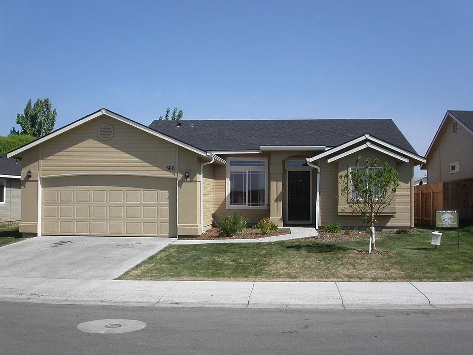 560 E Blue Heron St