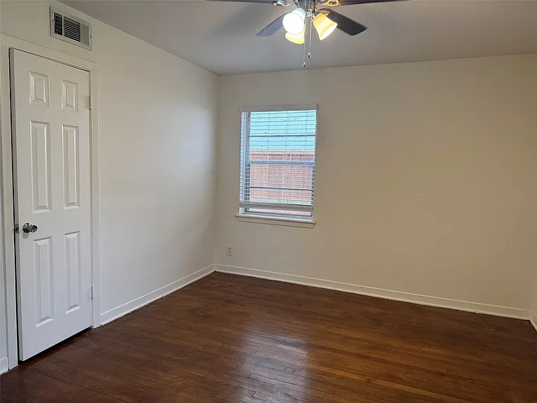 4013 Newshire Dr — Photo 9