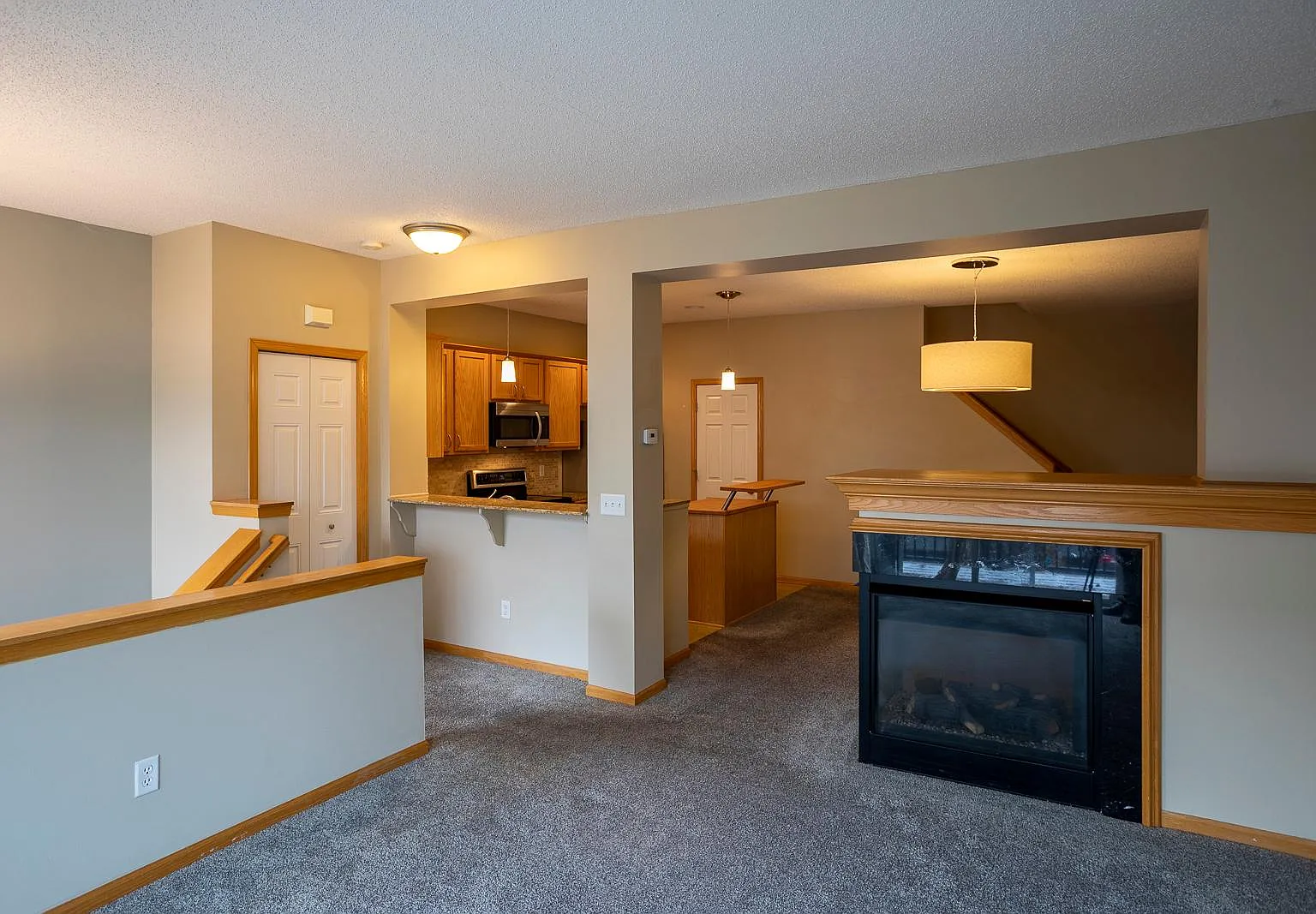 2 bed, 1.5 bath, 1500 sqft, $2,100 — Photo 4