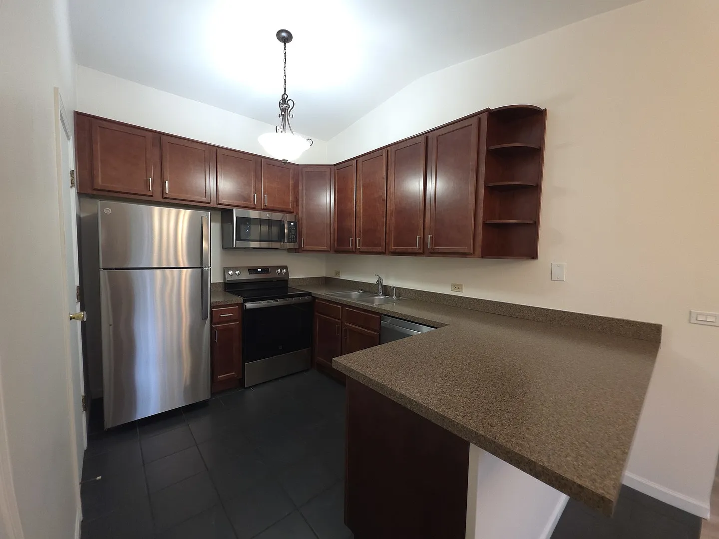 1 bed, 780 sqft, $1,775 — Photo 2
