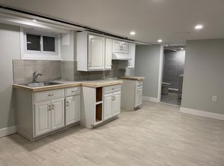 483 Walnut St #BASEMENT, Lindenhurst, NY 11757