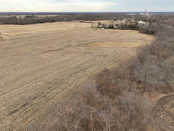 3rd image of 20988 Newtown Rd