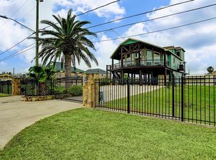 946 7th St, San Leon, TX 77539