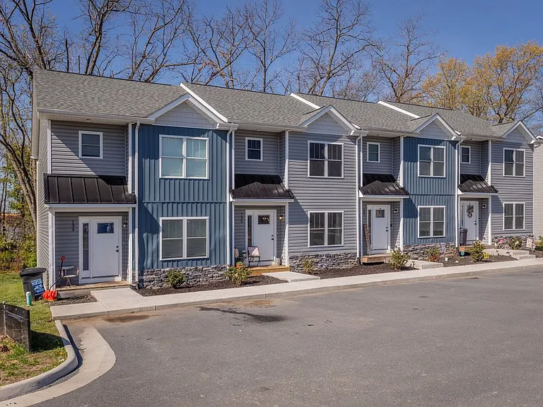 135 Swallow Dr — Photo 2