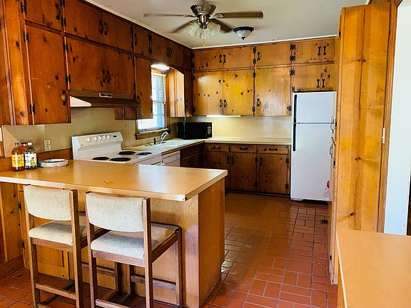 5th image of 347 Hillcrest St