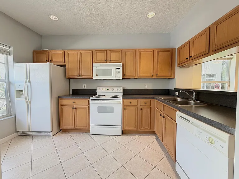 5035 Palmbrooke Cir — Photo 2